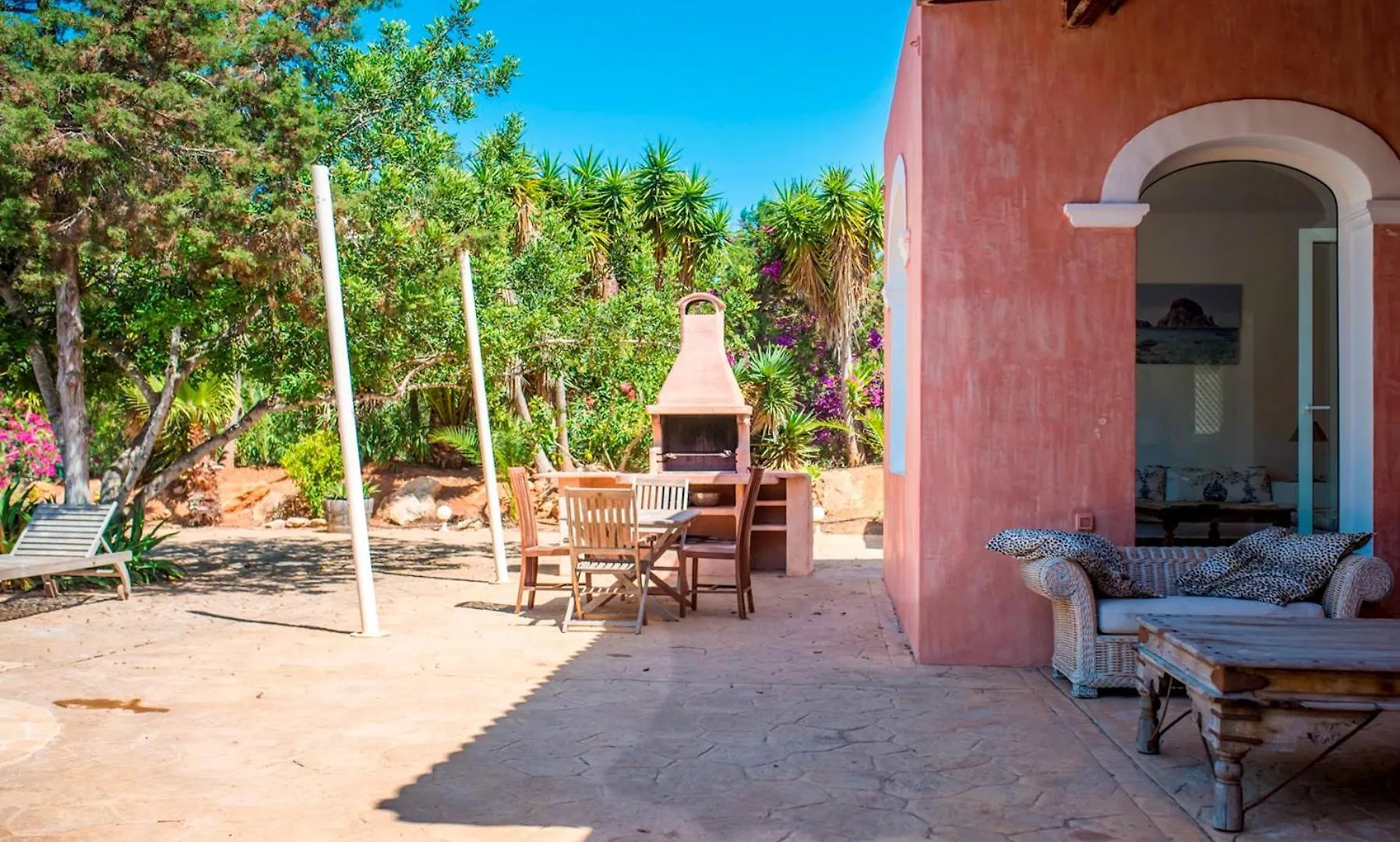 Exclusive Villa In Porroig San José