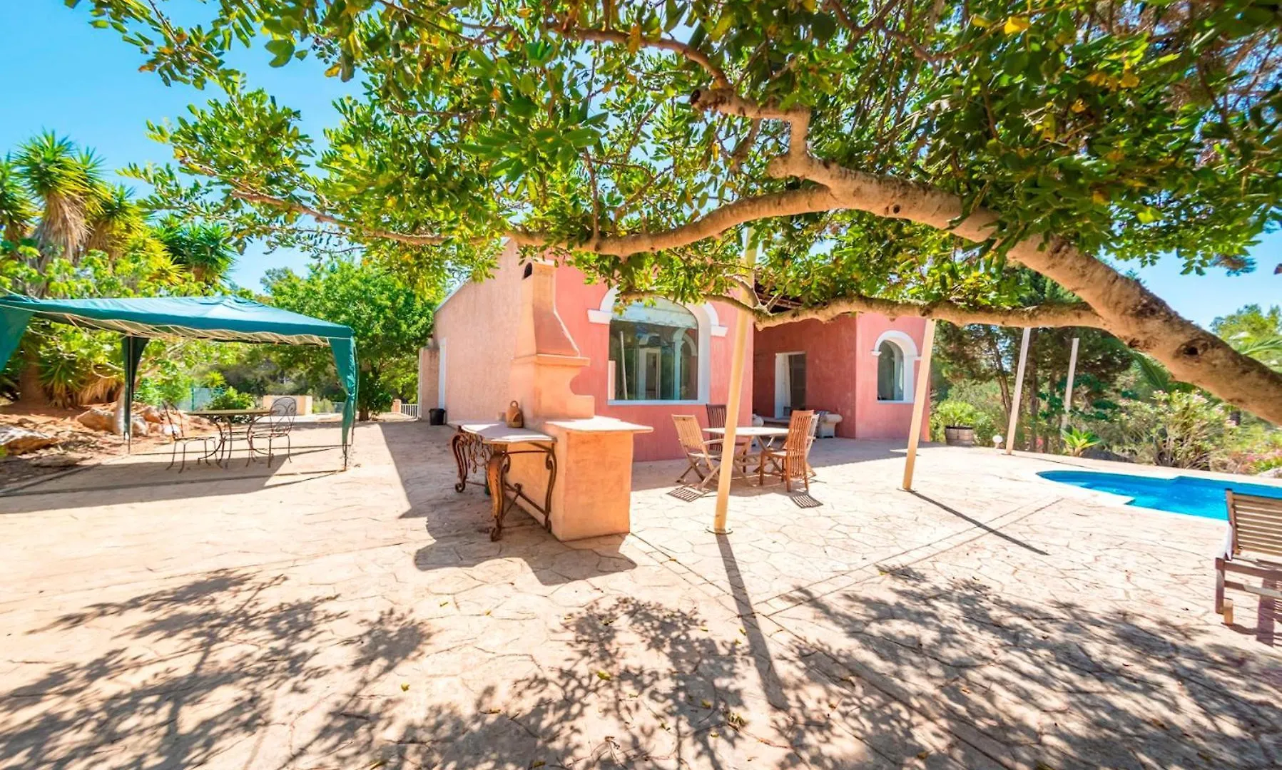Exclusive Villa in Porroig San José